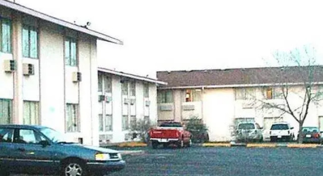 Quest Inn Motel, Prenota Motel Springfield Indiana
