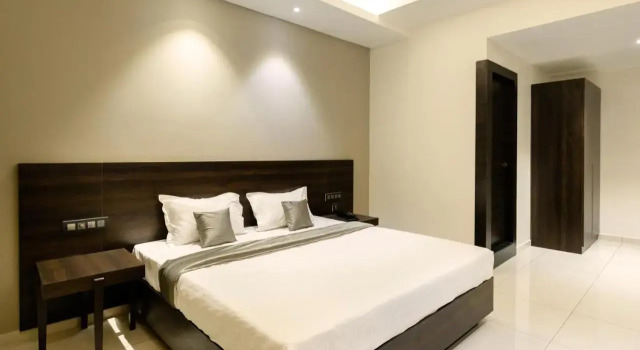 Hotel Paramount Suites & Service Apartments, Rezervovat Apartmán Hotely v Bangalore s parkováním, Parkování