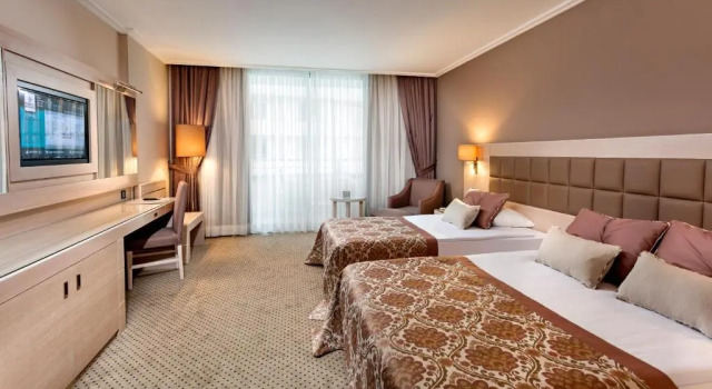 Трёхместный номер Standard Miracle Resort Hotel