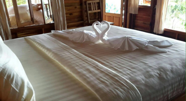 Phi Phi Phu Chalet Resort, Foglalás Faház / Chalet Ko Phi Phi Don Krabi, közelében Nui Beach