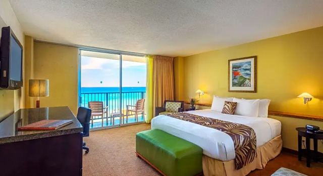 Номер Standard с видом на океан Waikiki Resort Hotel