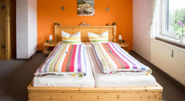 Gaststätte & Pension Waldquell, Réserver Hôtel Breitenbrunn/Erzgeb Monts Métallifères
