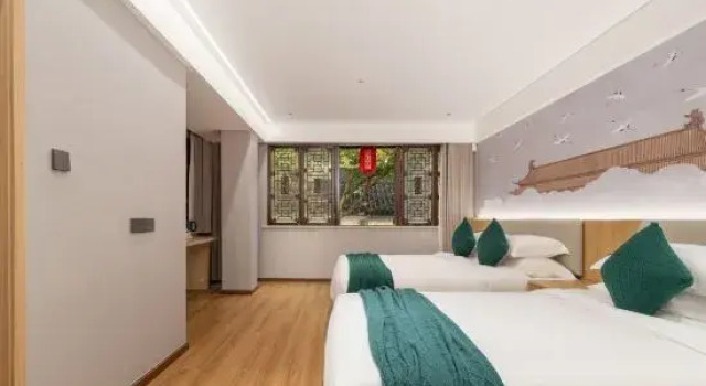Семейный люкс с видом на озеро Floral Lux Hotel·Lotus Pond Moonlight hotel (Shaoxing Keyan Scenic Area)