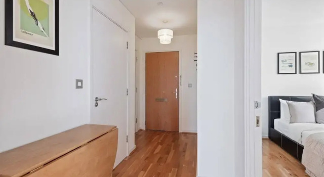 Chic 1 BDR W/balcony in Greenwich, 7mins to st