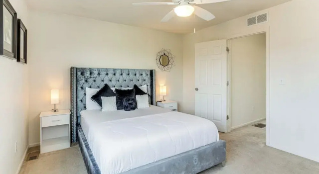 6 Mi to Dia: Denver Home w/ Fenced Yard & Fire Pit, Réserver Maison de vacances Denver Colorado