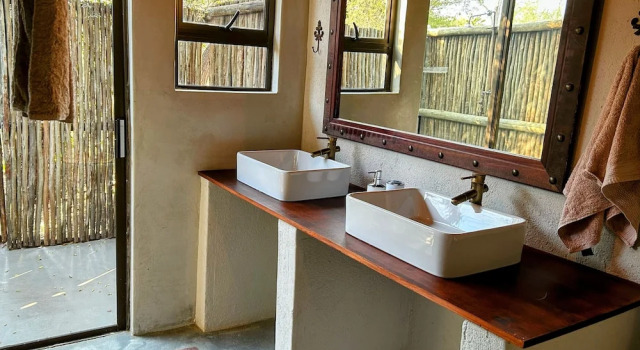 Люкс Deluxe Leadwood Tree Safari Lodge