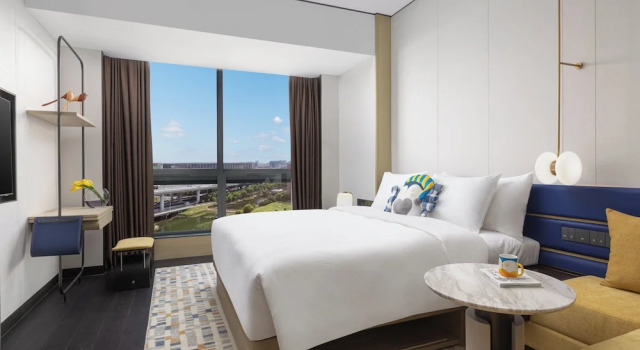 Двухместный номер Standard с видом на сад voco Suites Shanghai Hongqiao CBD by IHG