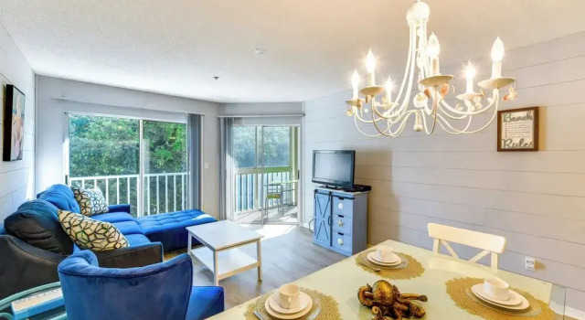 Апартаменты Walk to Beach: Home w/ Porch on Anna Maria Island!