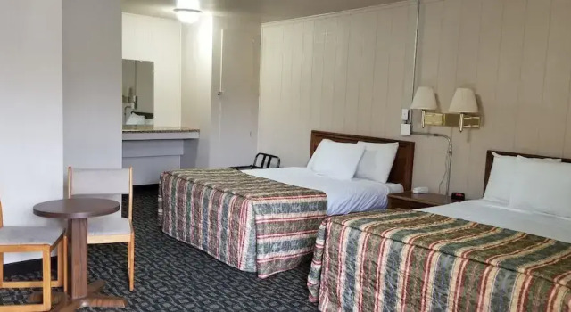 Четырёхместный номер Deluxe Mountain View Inn Yreka CA