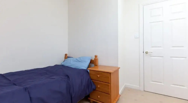 Bright, Modern 2BR Flat for 3 With Parking, Забронировать Отель Отели Бротона 3 звезды, 3*