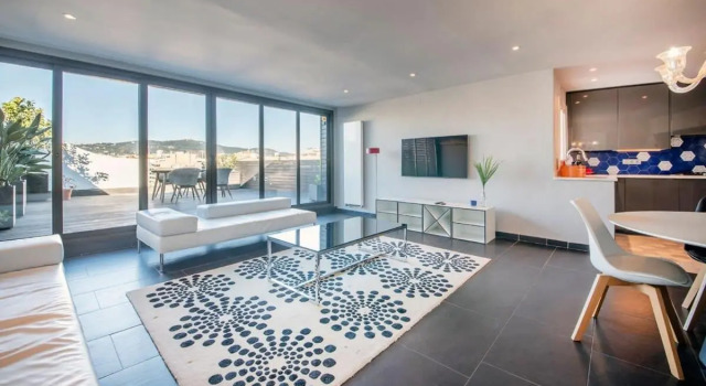 Amazing 3 bedroom penthouse in Plaza España
