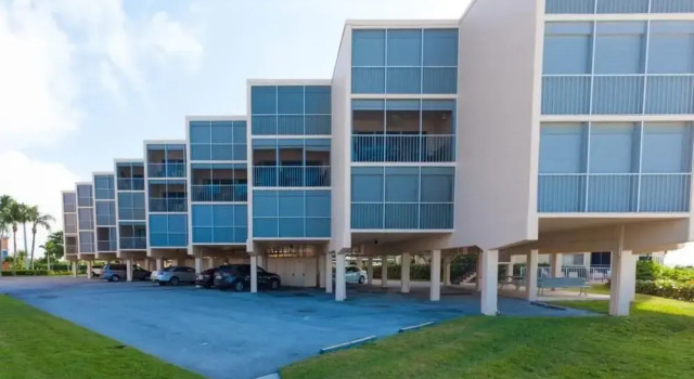 John's Dolphin Way Condo, Забронировать Отель Бонита-Спрингс Southwest Florida, рядом с Pelican Landing Beach