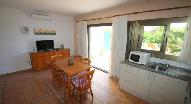 Casas Blancas 12, Забронировать Отель Отели El Baix Camp с бассейном, Бассейн