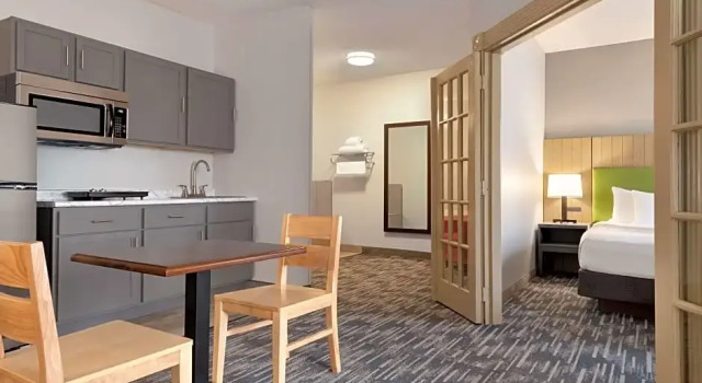 Шестиместный люкс Country Inn & Suites by Radisson, Brookings
