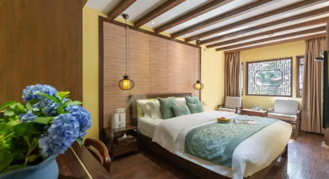 Номер Deluxe Lijiang Gui Yuan Tian Ju Guesthouse
