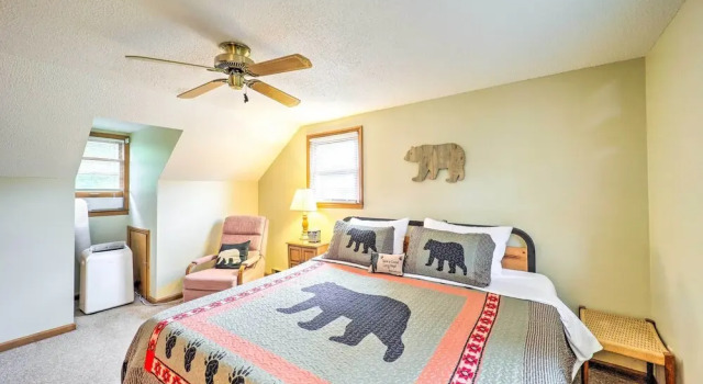 Коттедж Peaceful Newland Family Cottage w/ 2 Decks!