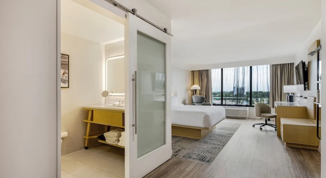 Двухместный номер Standard Delta Hotels by Marriott Nashville Airport