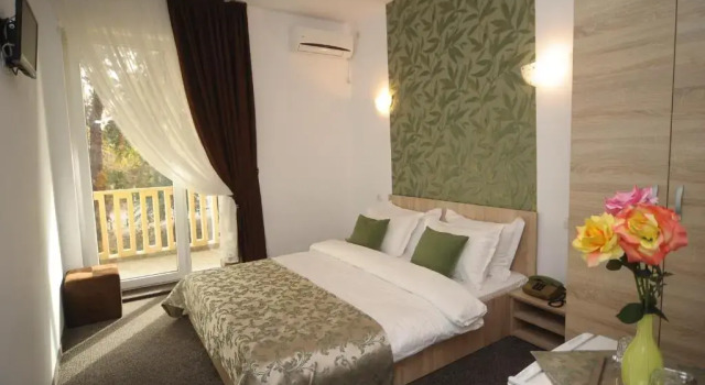 Hotel Pinguin, Prenota Hotel Eforie 