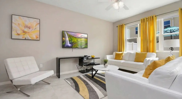 Modern 4BR Townhome Near Disney in Gated Resort, Varaa Lomakeskus Kissimmee Kissimmee