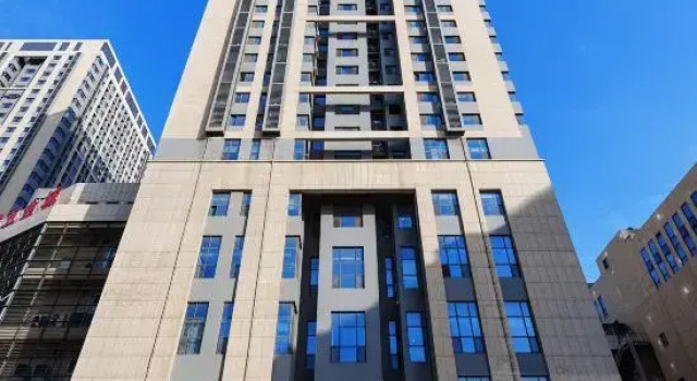 Elong ME Hotel (Jinan Daminghuzhan Huangtai Huanqiu Jiaju)