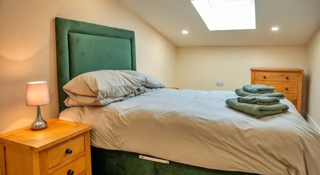 Barn in Cotswolds With Hot Tub & Scenic Trails, Забронировать Дом для отпуска Литл Риссингтон Глостершир
