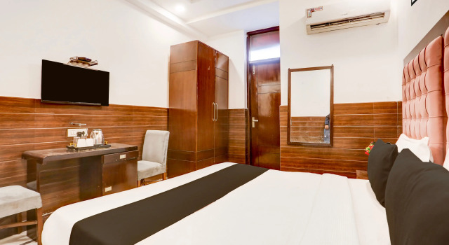 Super Collection O Mahipalpur Near Airport Formerly Jindal Palace, Забронировать Отель Отели Нью-Дели с бассейном, Бассейн
