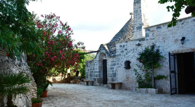 Апартаменты Цокольный этаж Il Trullo E Il Fortino