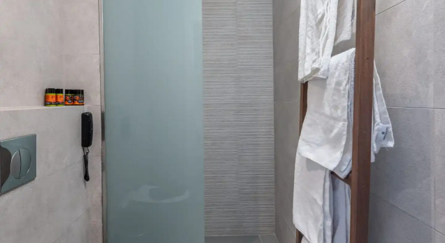 Апартаменты Kellys Luxury Apartments