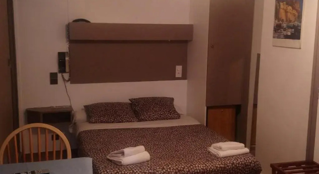 Четырёхместный номер Standard с видом на внутренний двор Hotel de Savoie