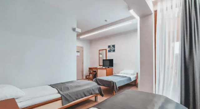 Трёхместный номер Standard Motel West