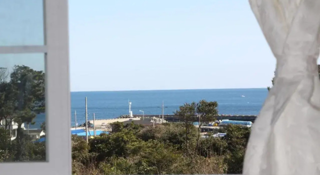 Коттедж с 3 комнатами Jeju Bille Log Pension