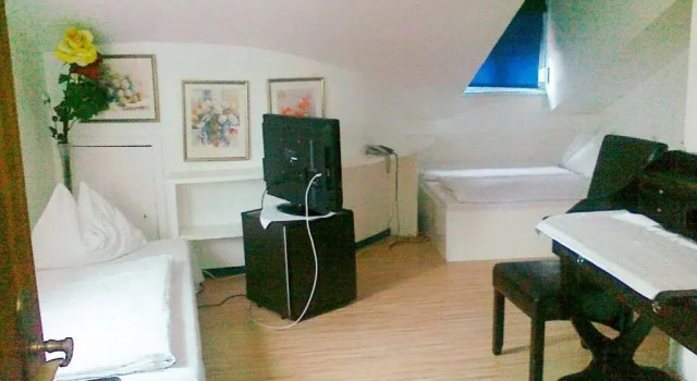 Stadthotel Restaurant Auerhahn, Book Hotel  