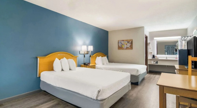 Четырёхместный номер Standard Econo Lodge Branson Theater District