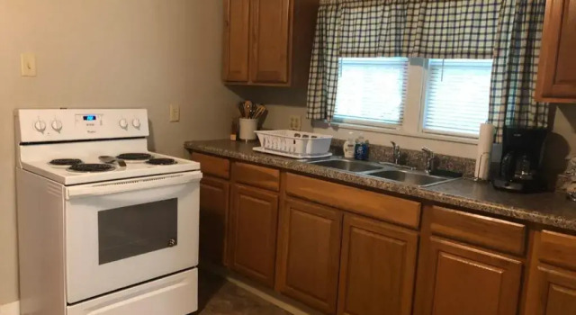 Коттедж Downtown 2 Bedroom Cottage, Sleeps 6, Walking Distance to Honeywell, Downtown Restaurants, Shopping
