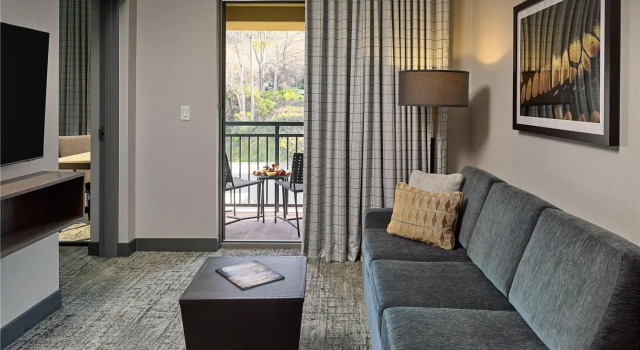 Люкс с 2 комнатами Embassy Suites By Hilton Gatlinburg Resort