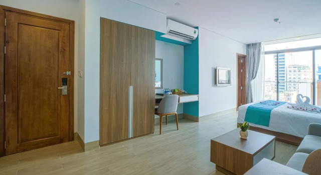 Люкс с балконом Yen Vy Hotel & Apartment