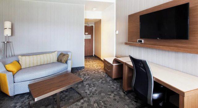 Четырёхместный люкс Courtyard by Marriott Auburn