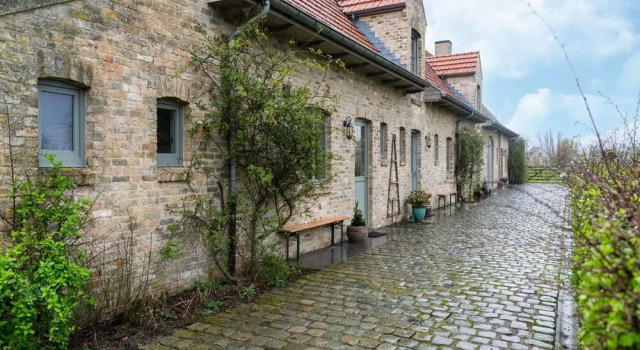 Comfortable Group Home With Large Garden, Rezerwuj Willa Hotele w Bruksela z parkingiem, Parking