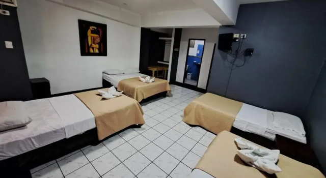 Четырёхместный номер Standard Hostal Brussellas