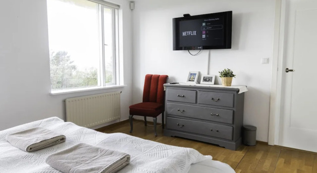 Blue House B&B, Забронировать Отель «постель и завтрак» Отели Хёвюдборгарсвайдид с парковкой, Парковка