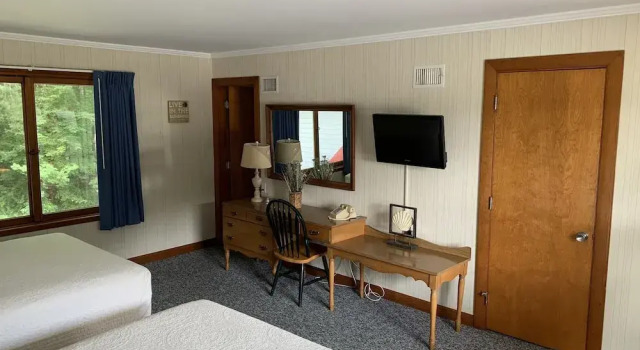 Четырёхместный номер Deluxe с видом на реку Towne Lyne Motel