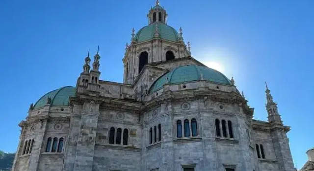 Appartamento House of Roses con vista Duomo, Забронировать Апартаменты/квартира Отели Комо с парковкой, рядом с Площадь Кавур, Парковка