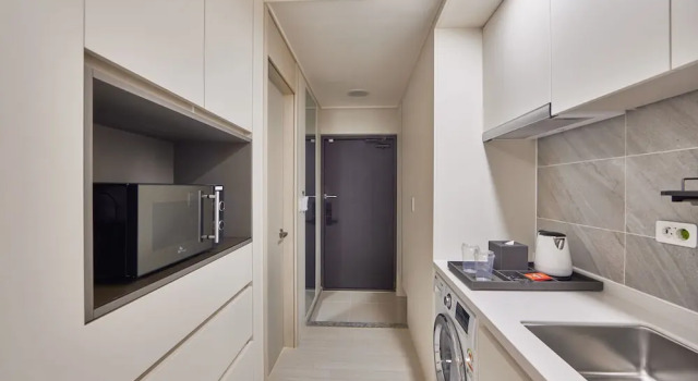 Standardowy dwuosobowy pokój i balkonem Shift Door Residence Hari