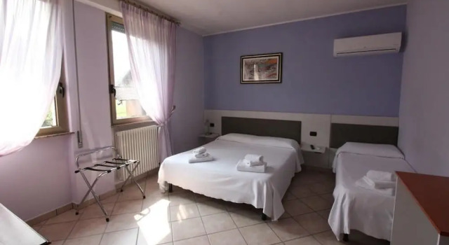 Трёхместный номер Standard с видом на горы Albergo Ristorante la Bussola