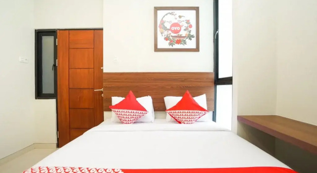The Colins by OYO Rooms, Book Hotel Billige hoteller i Sambikerep