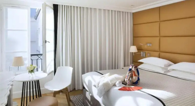 Двухместный номер Deluxe с балконом Hôtel R de Paris - Boutique Hotel
