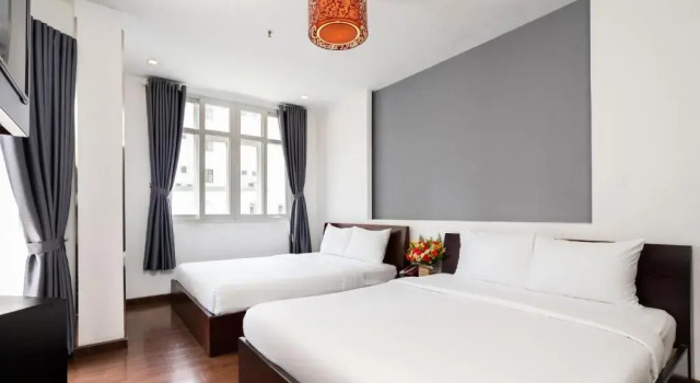 Семейный номер Standard с балконом и с видом на город A&A Toronto Hotel