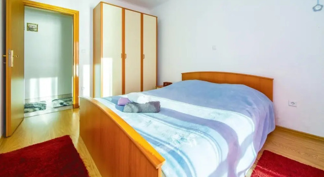 Amazing Home in Omis With Wifi and 2 Bedrooms, Book Hotel Hoteller i Split Region med parkering, Parkering