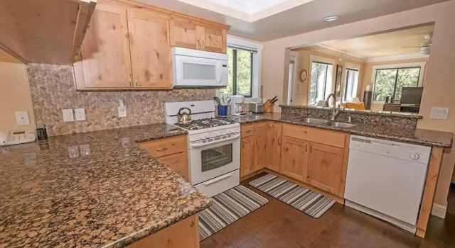 Коттедж 930 Rubicon Trail 4 Bedroom Home by RedAwning