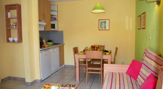 Кровать в общем номере Résidence Lagrange Vacances Le Village des Aloès